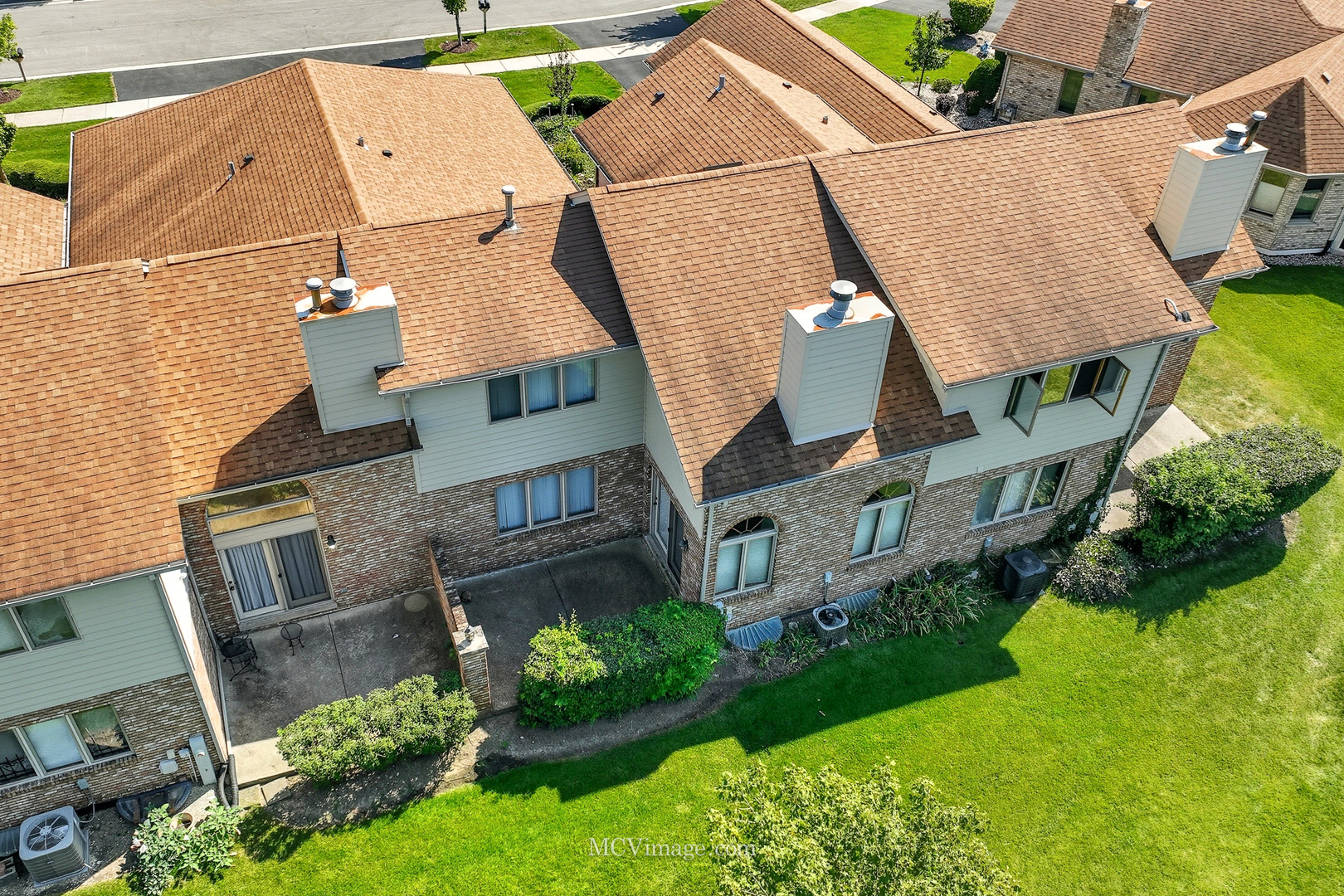 18434 Lakeview Circle, Tinley Park, IL 60477