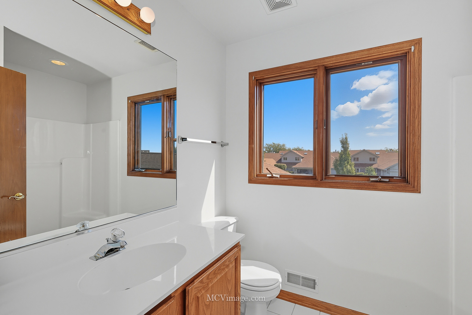 18434 Lakeview Circle, Tinley Park, IL 60477