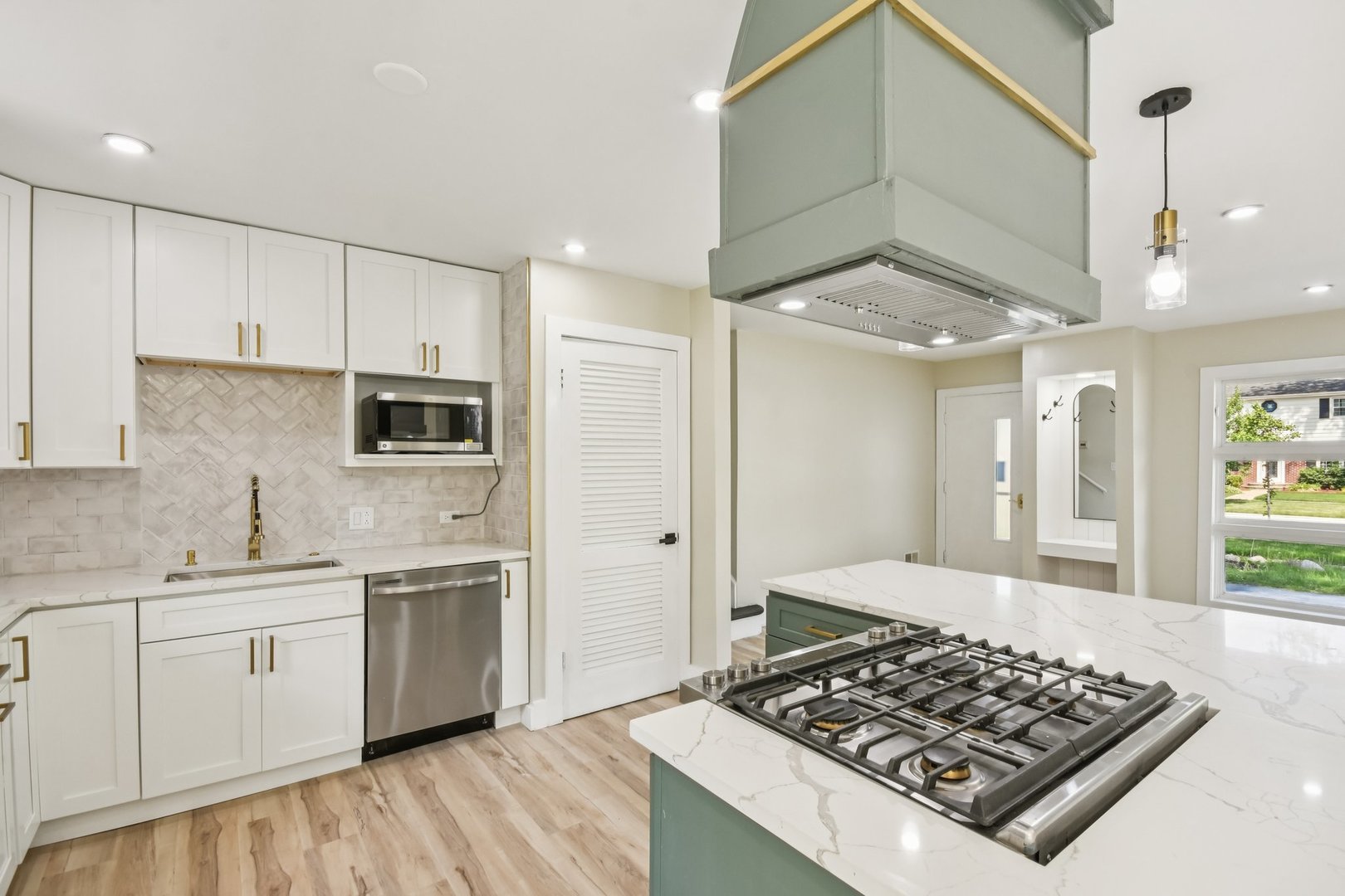 980 Marshall Drive, Des Plaines, IL 60016