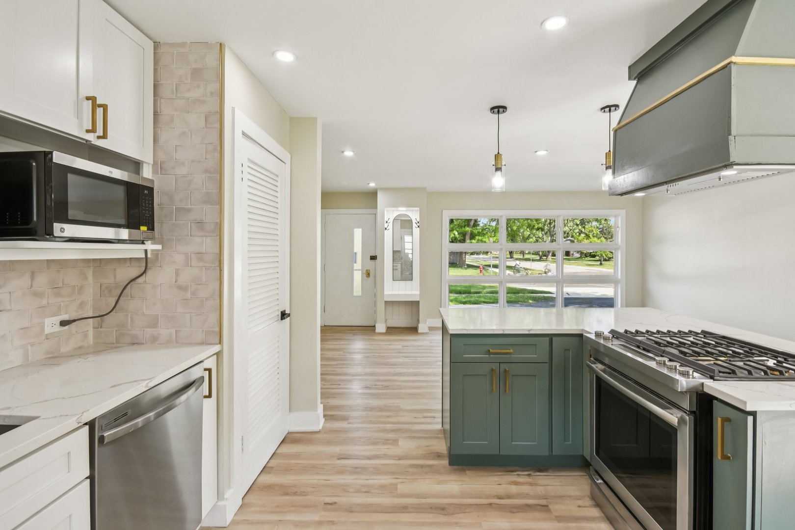 980 Marshall Drive, Des Plaines, IL 60016