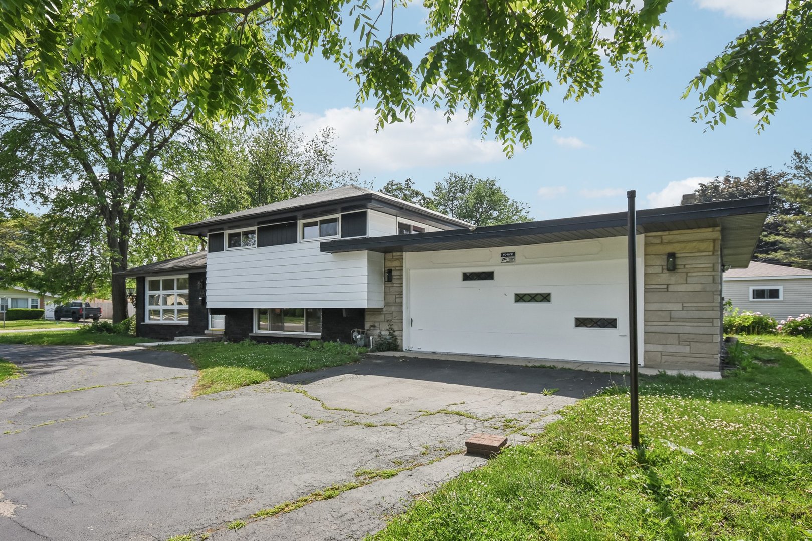 980 Marshall Drive, Des Plaines, IL 60016