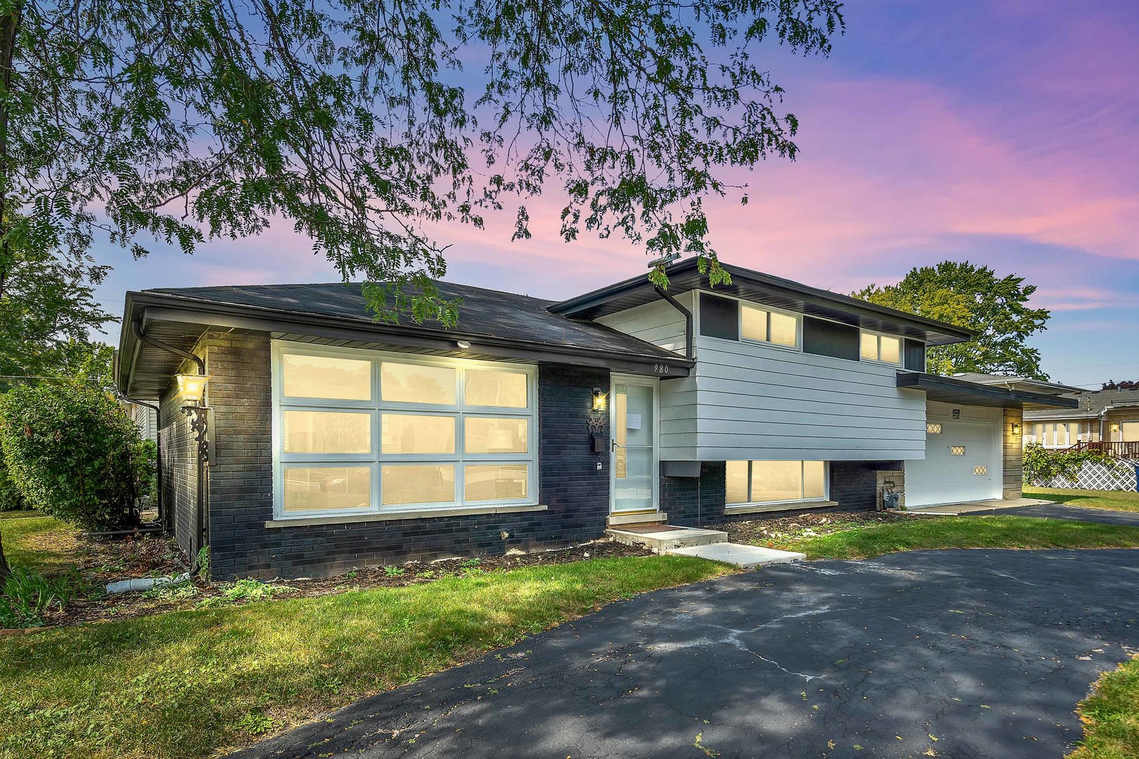 980 Marshall Drive, Des Plaines, IL 60016