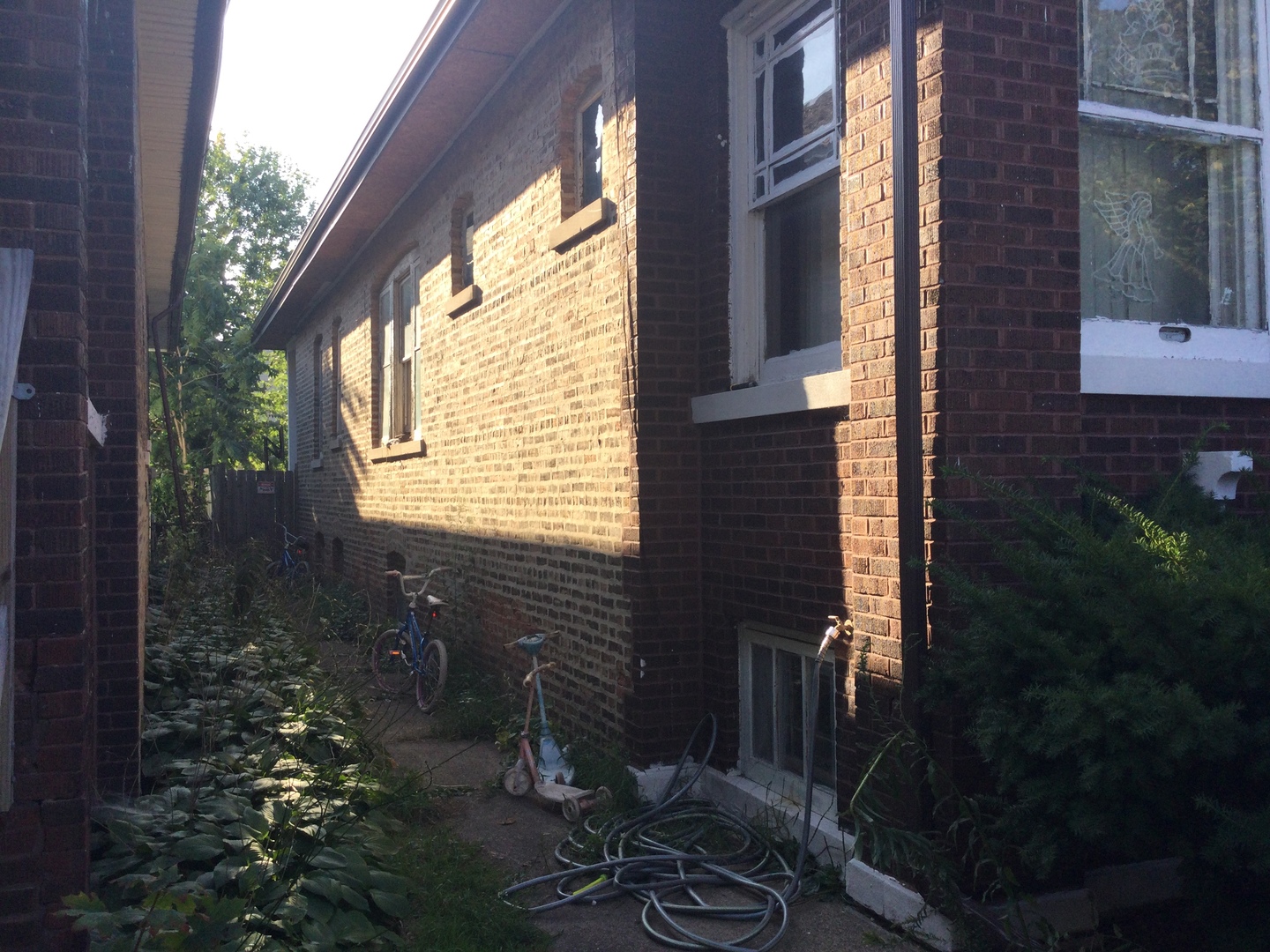 8328 S Paxton Avenue, Chicago, IL 60617