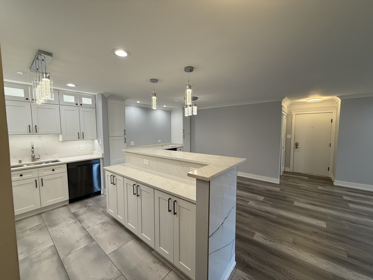 803 Brook Drive #7, Streamwood, IL 60107