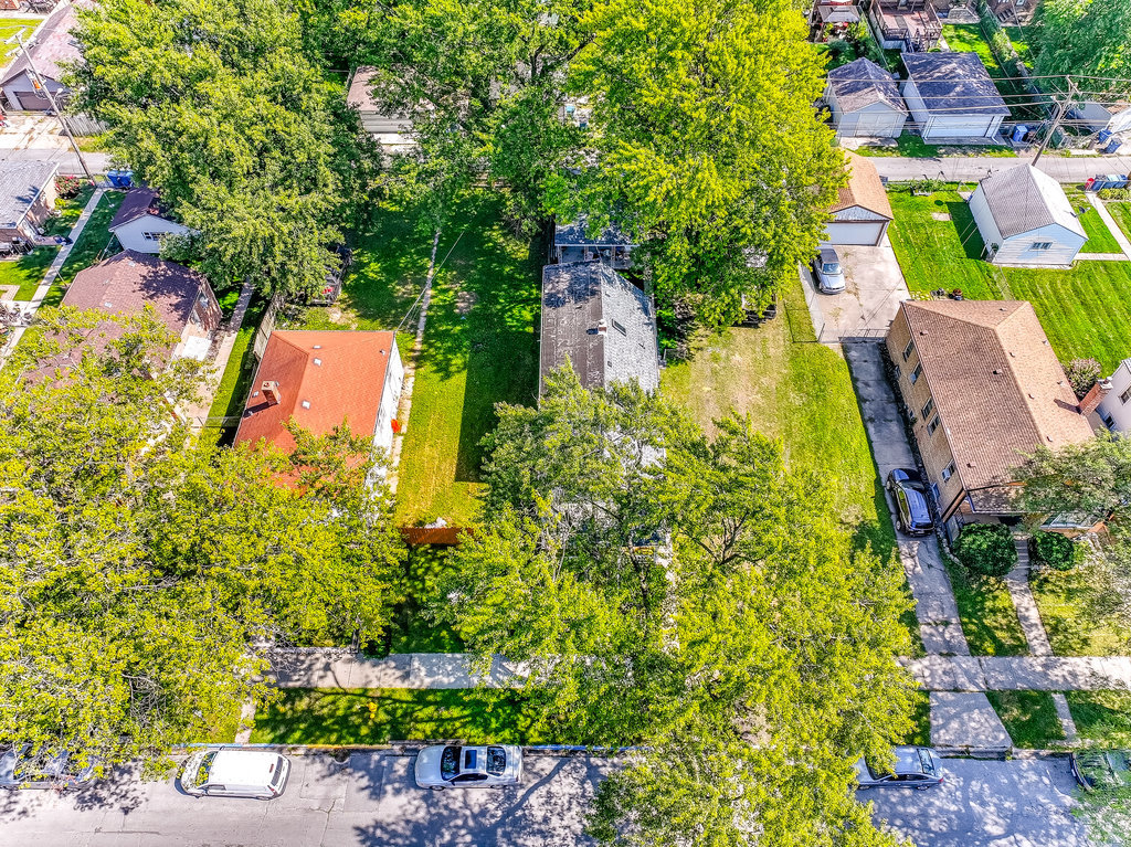 12437 S Throop Street, Calumet Park, IL 60827
