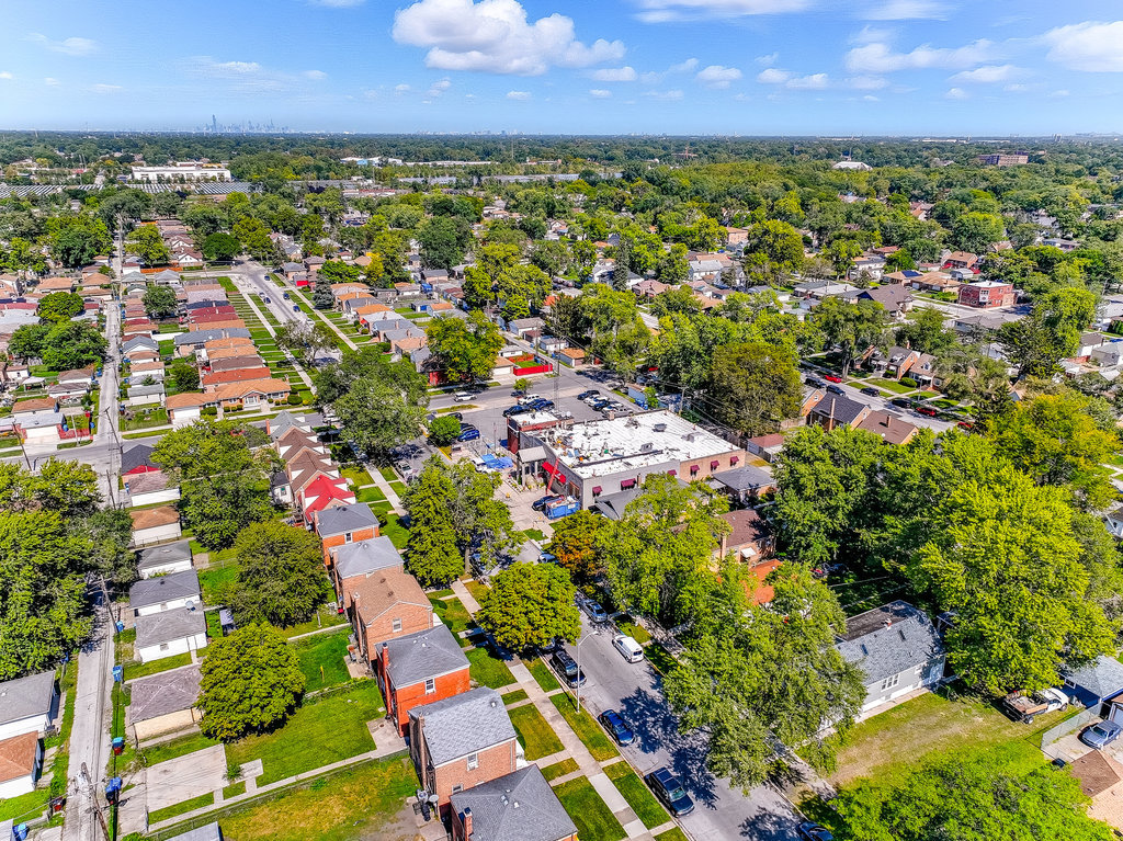 12437 S Throop Street, Calumet Park, IL 60827