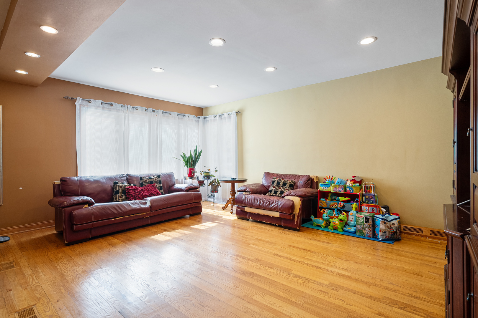 3013 N Oriole Avenue, Chicago, IL 60707
