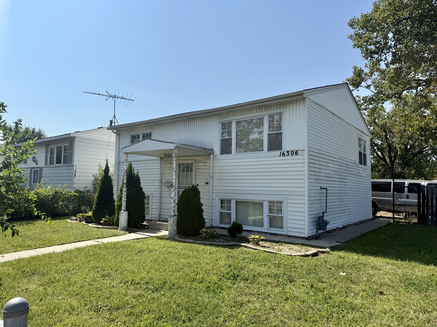 16306 Park Avenue, Markham, IL 60426