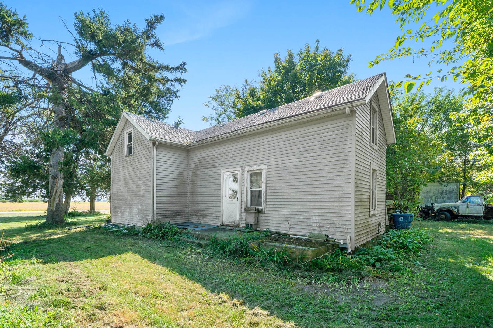 4263 E 16th Road, Earlville, IL 60518