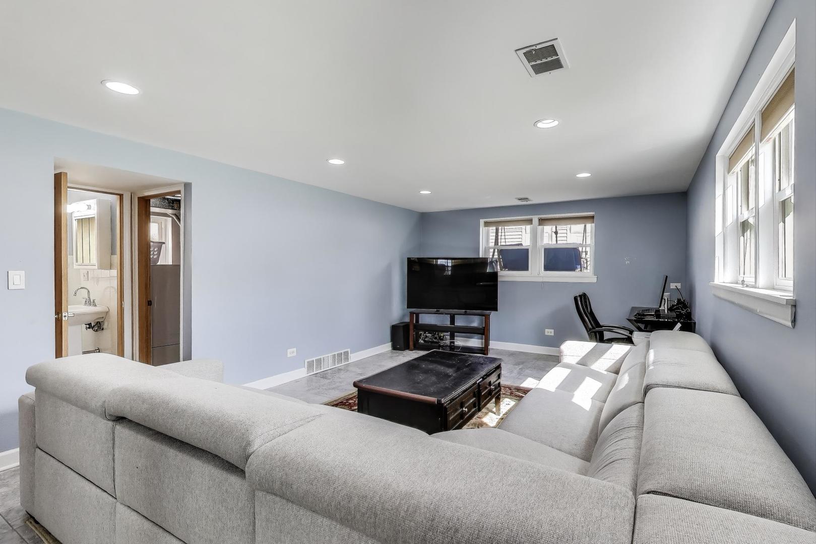 8141 Kenneth Avenue, Skokie, IL 60076