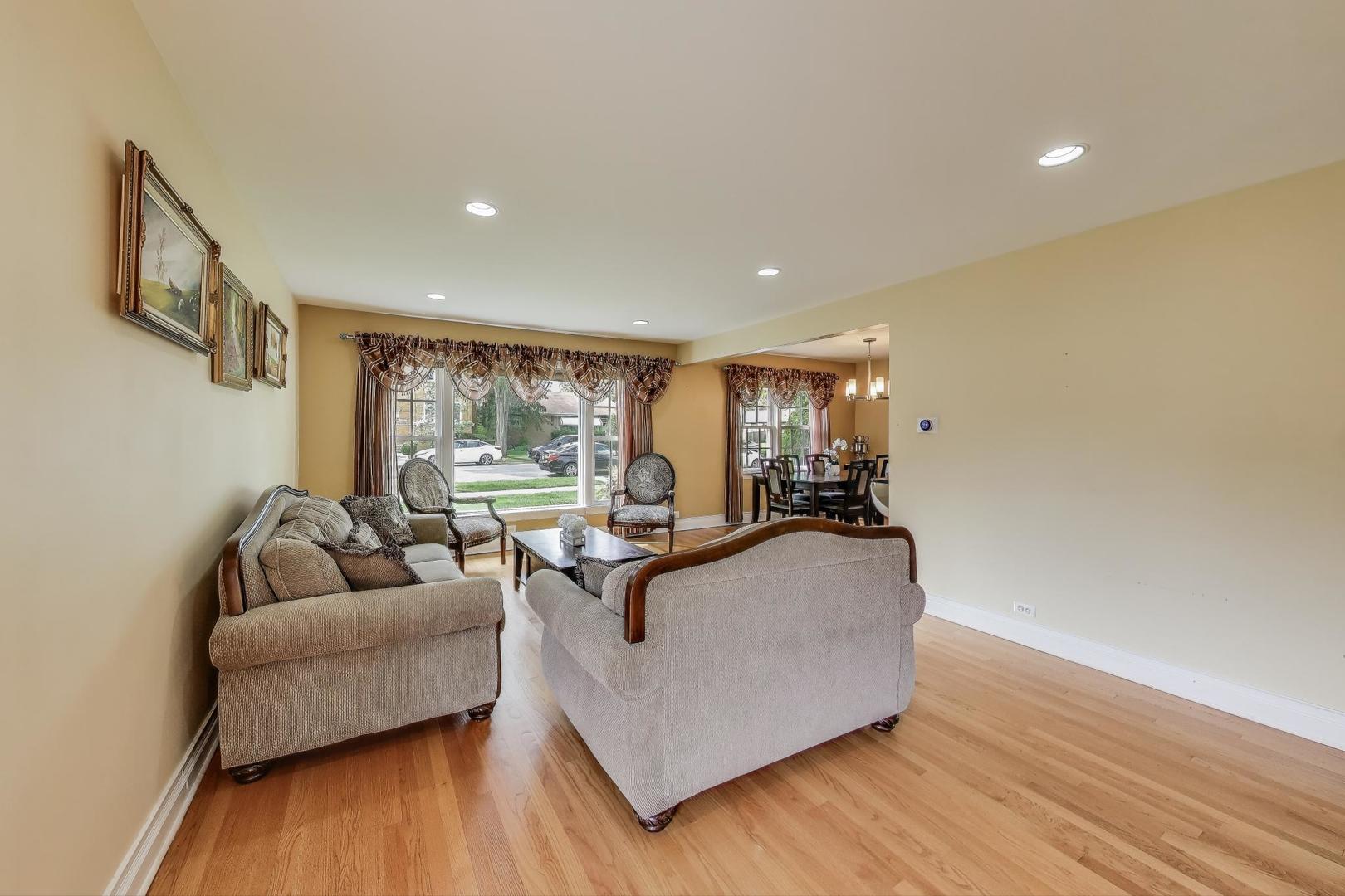 8141 Kenneth Avenue, Skokie, IL 60076