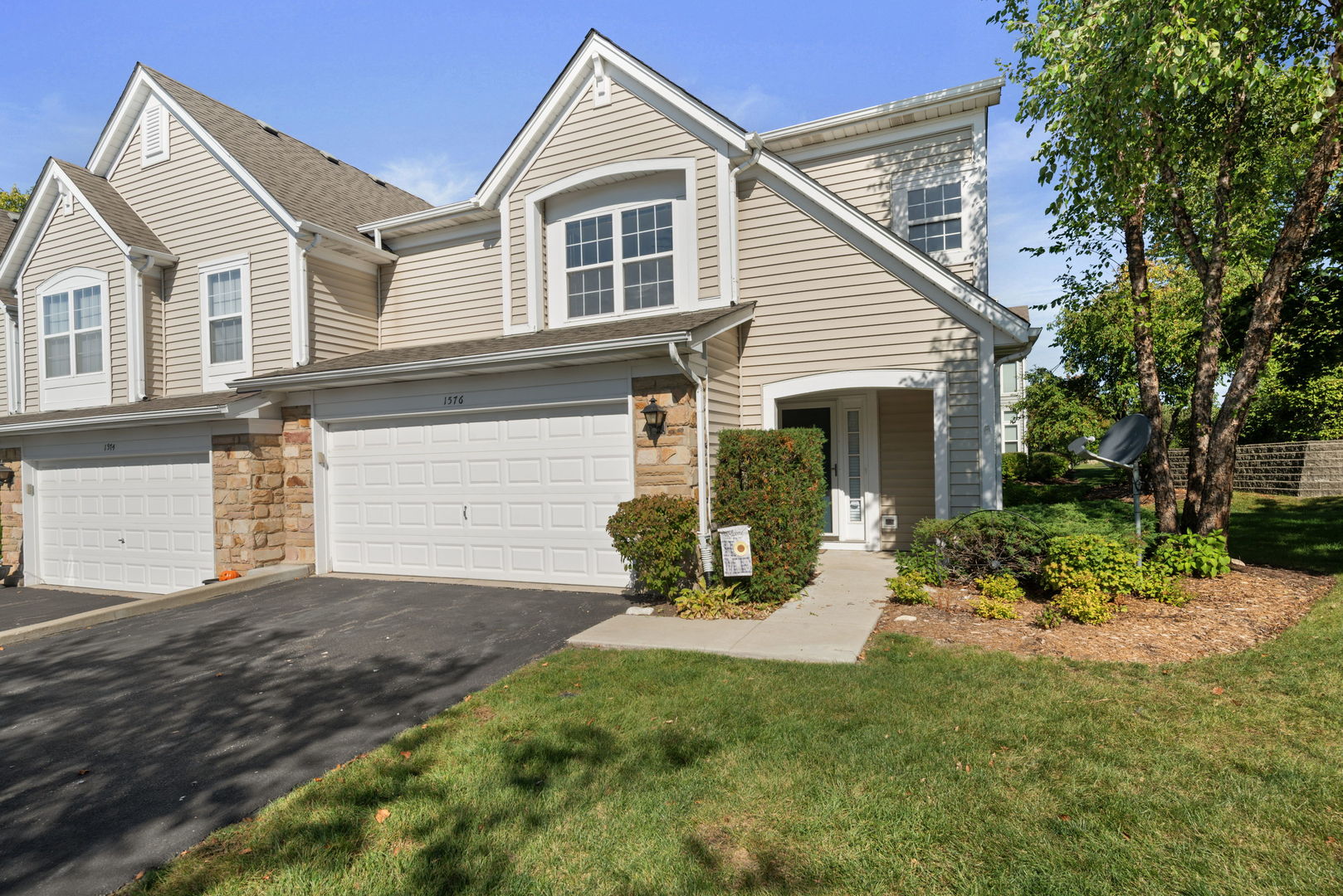 1576 E Citadel Court, Palatine, IL 60067