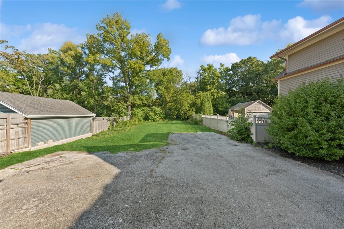 140 Newberry Avenue #A, Libertyville, IL 60048