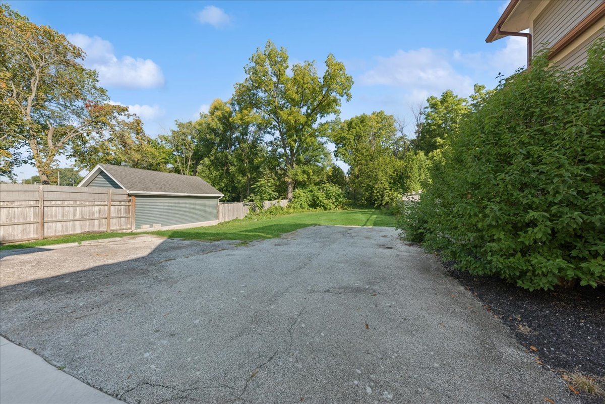 140 Newberry Avenue #A, Libertyville, IL 60048