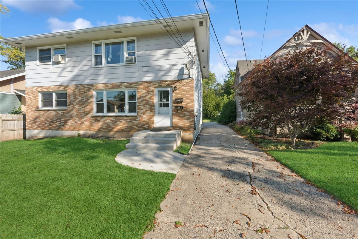 140 Newberry Avenue #A, Libertyville, IL 60048