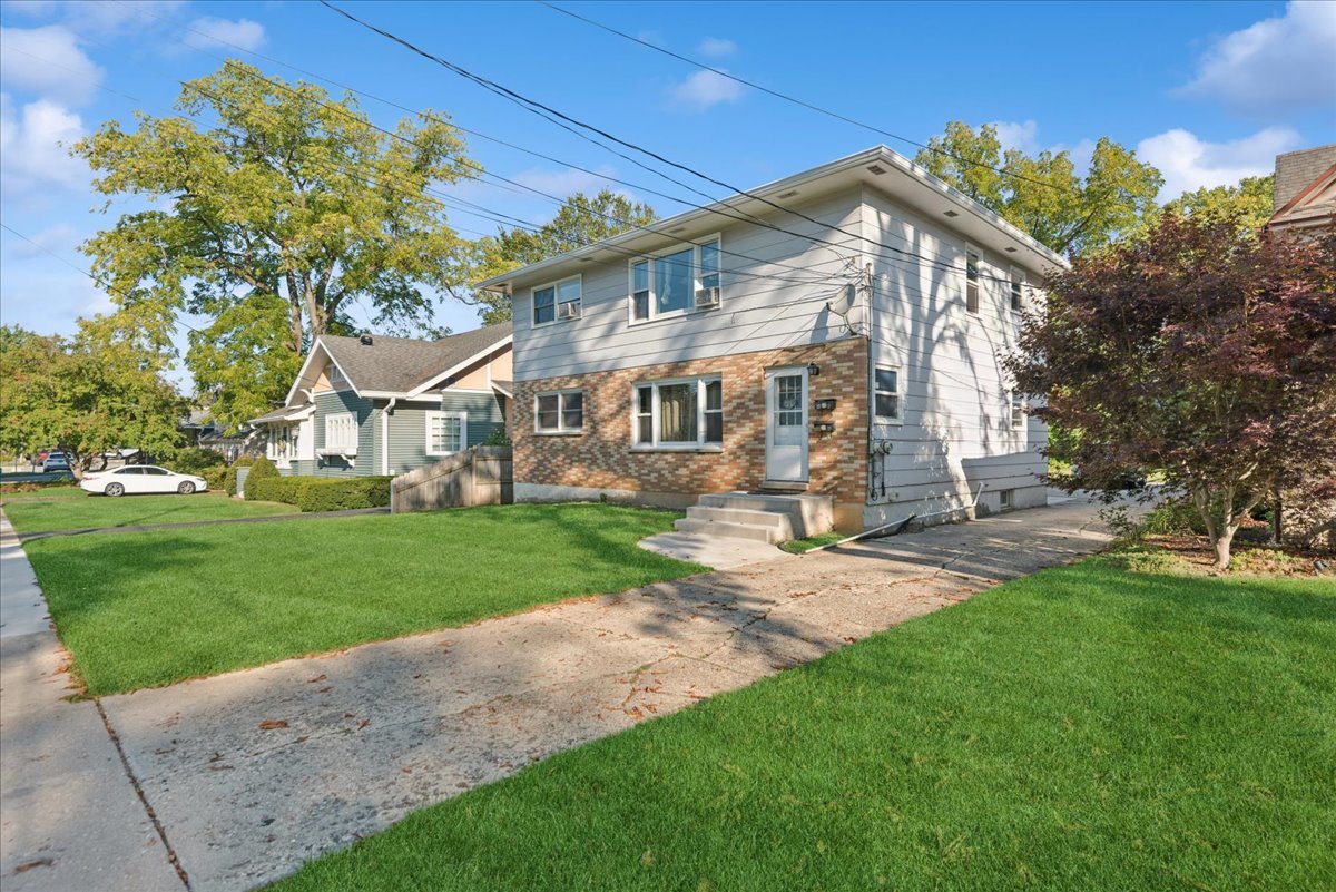 140 Newberry Avenue #A, Libertyville, IL 60048
