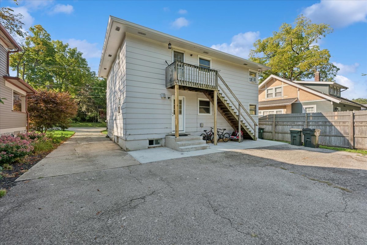 140 Newberry Avenue #A, Libertyville, IL 60048