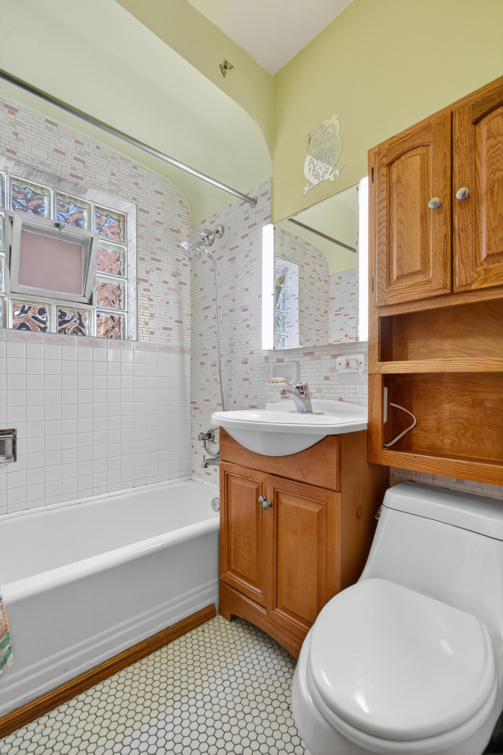 3909 W 60th Place, Chicago, IL 60629