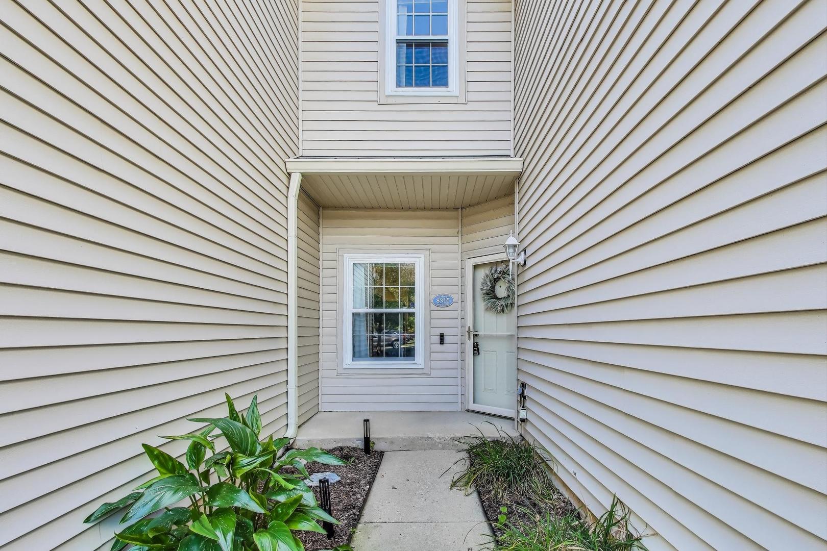 8315 Sierra Woods Lane, Carpentersville, IL 60110