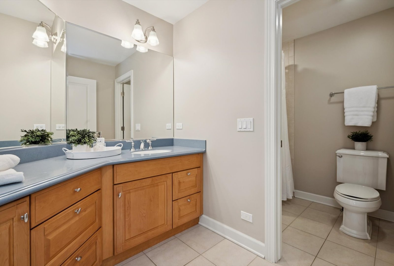 1935 Lynn Circle, Libertyville, IL 60048