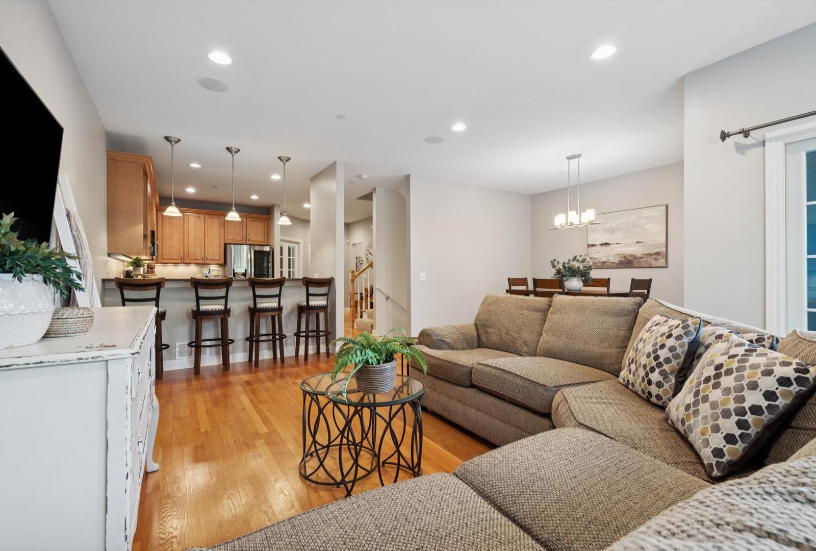 1935 Lynn Circle, Libertyville, IL 60048