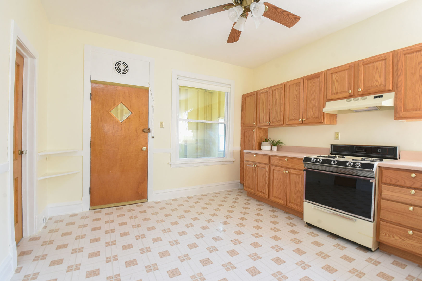 2323 N Kilbourn Avenue, Chicago, IL 60639