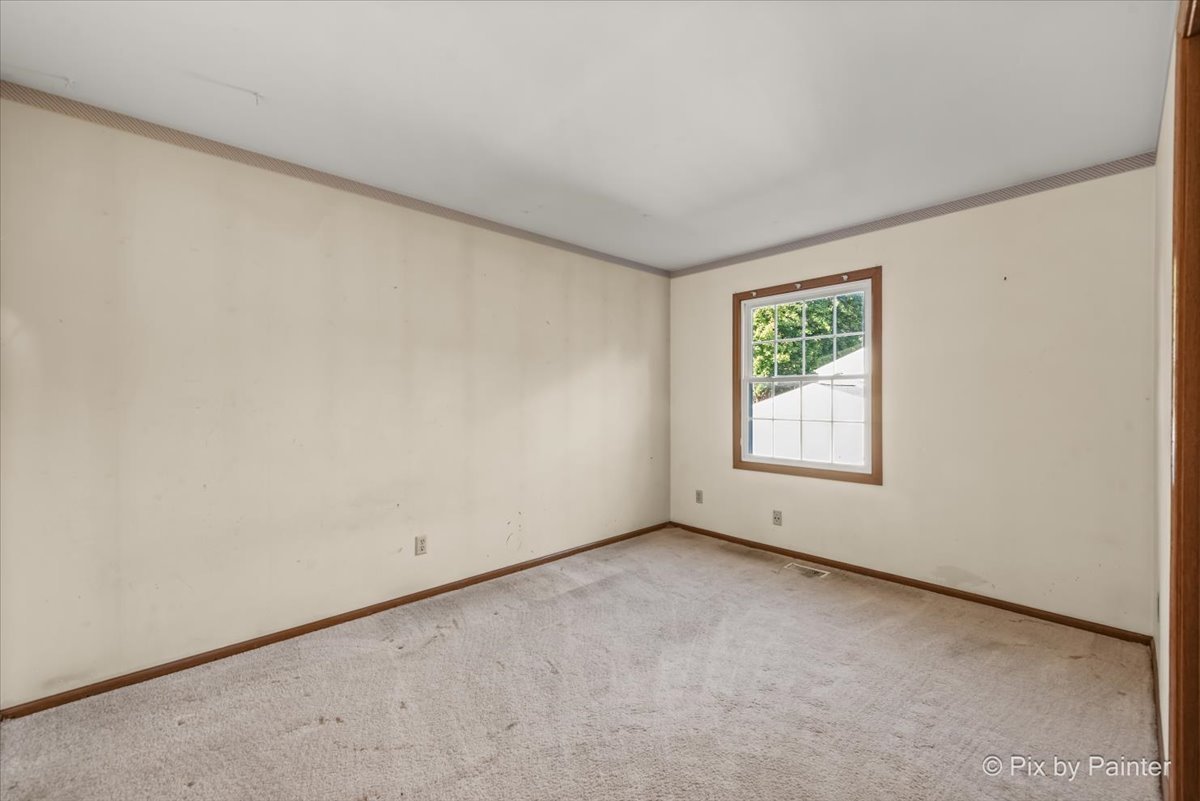 1131 Pond Point Road, Woodstock, IL 60098