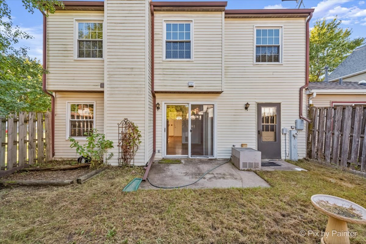 1131 Pond Point Road, Woodstock, IL 60098