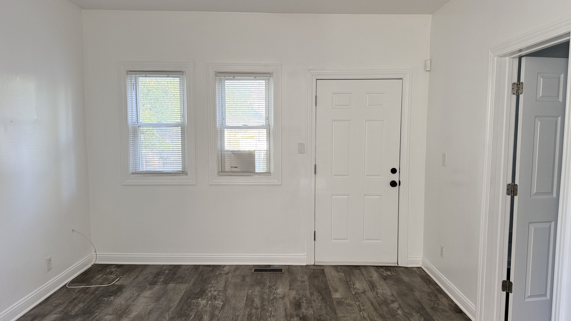 8438 S Baltimore Avenue #1R, Chicago, IL 60617