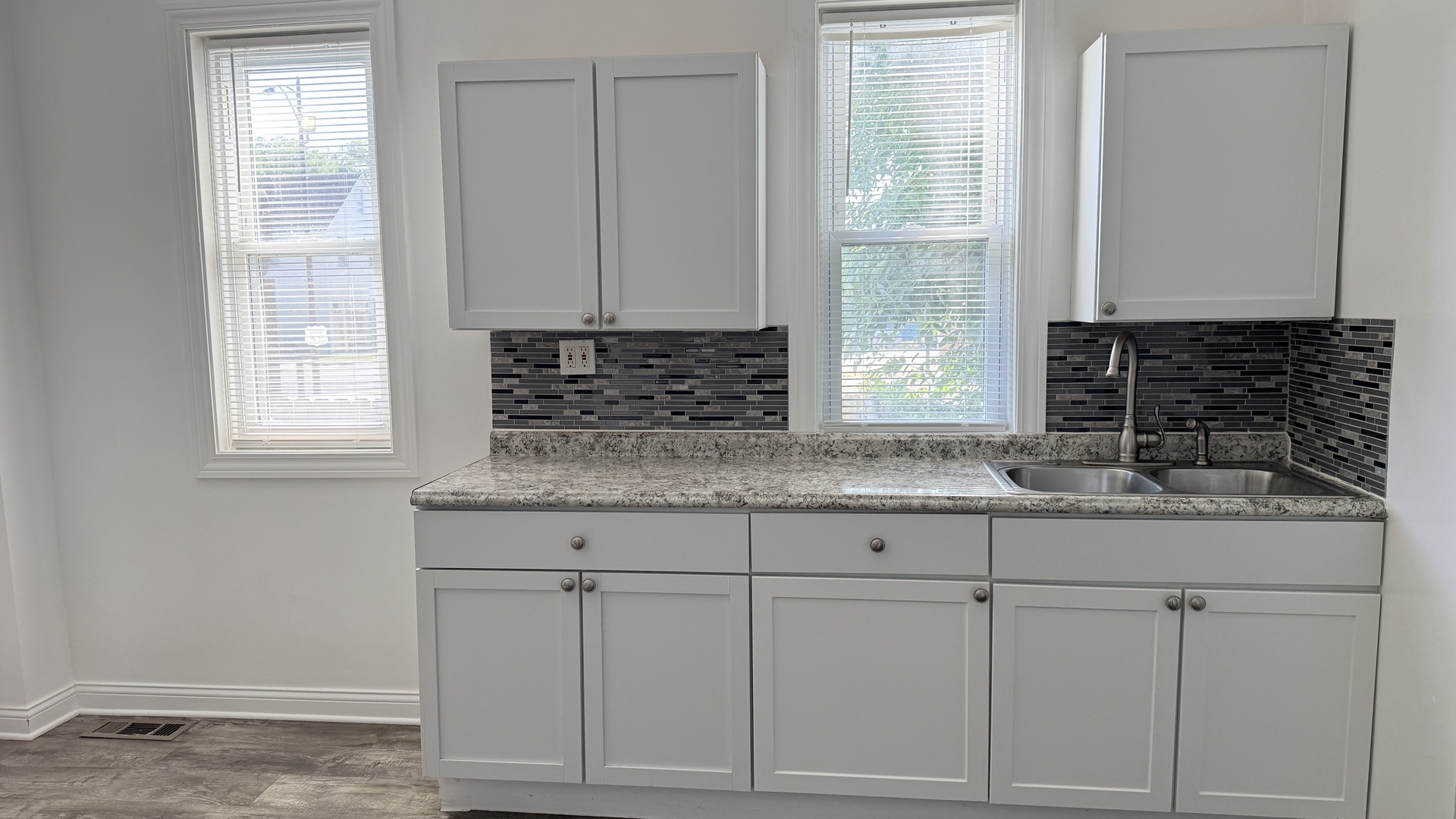 8438 S Baltimore Avenue #1R, Chicago, IL 60617
