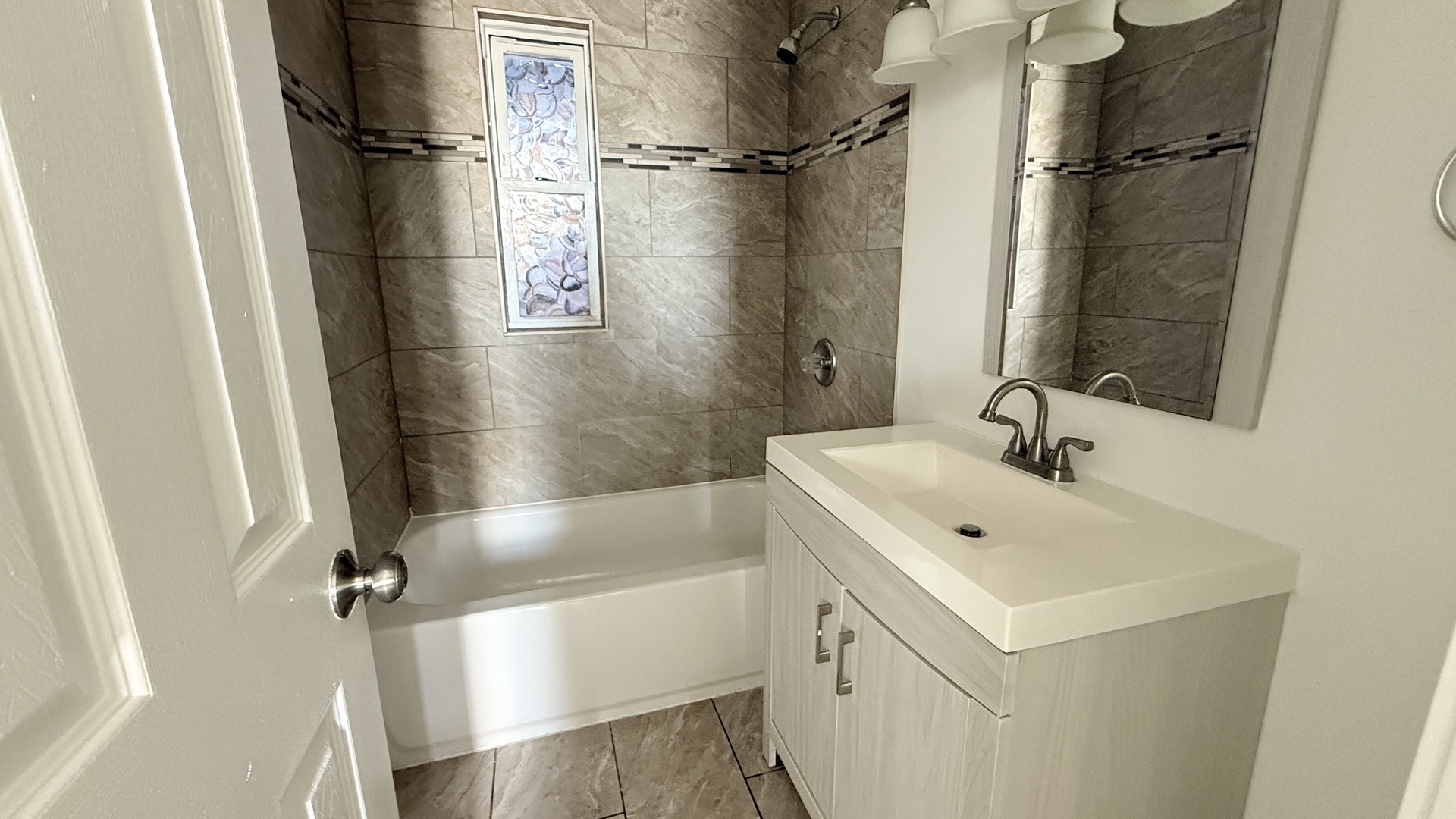 8438 S Baltimore Avenue #1R, Chicago, IL 60617
