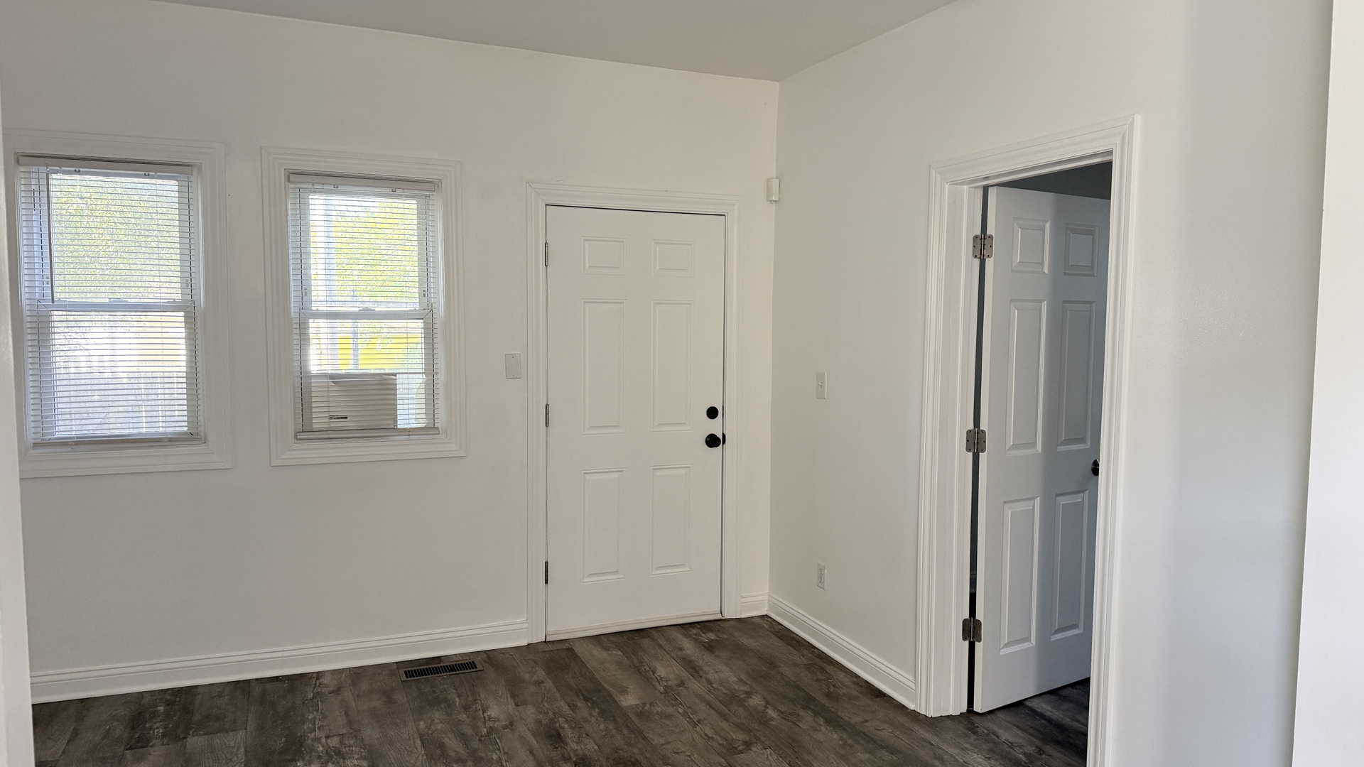 8438 S Baltimore Avenue #1R, Chicago, IL 60617
