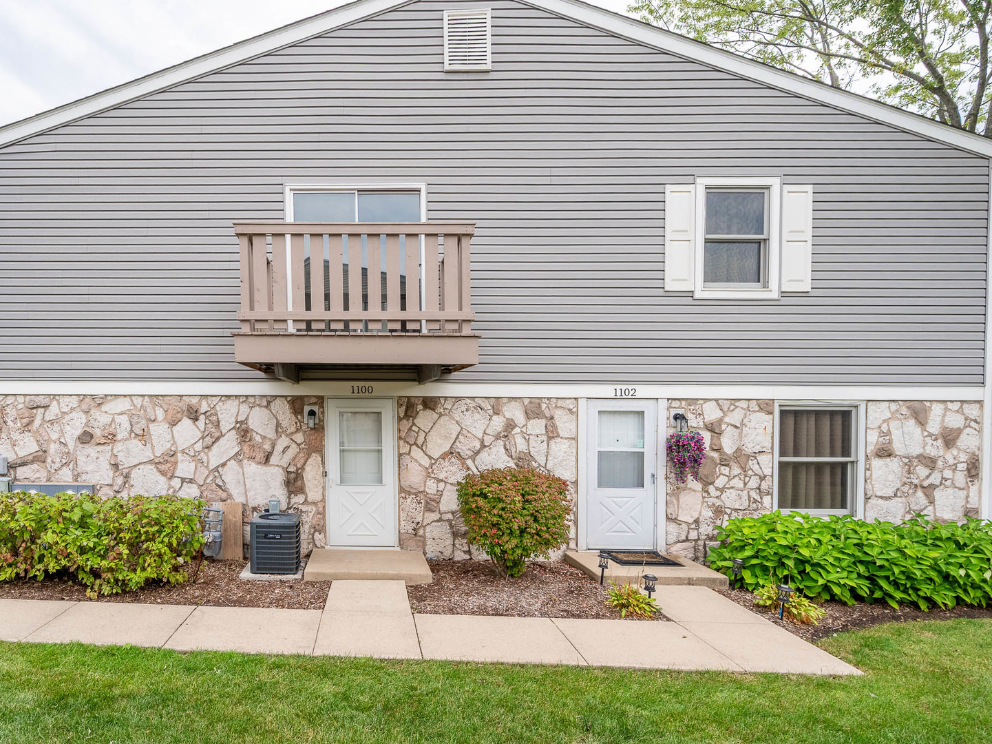 1100 Boston Harbor #1100, Schaumburg, IL 60193