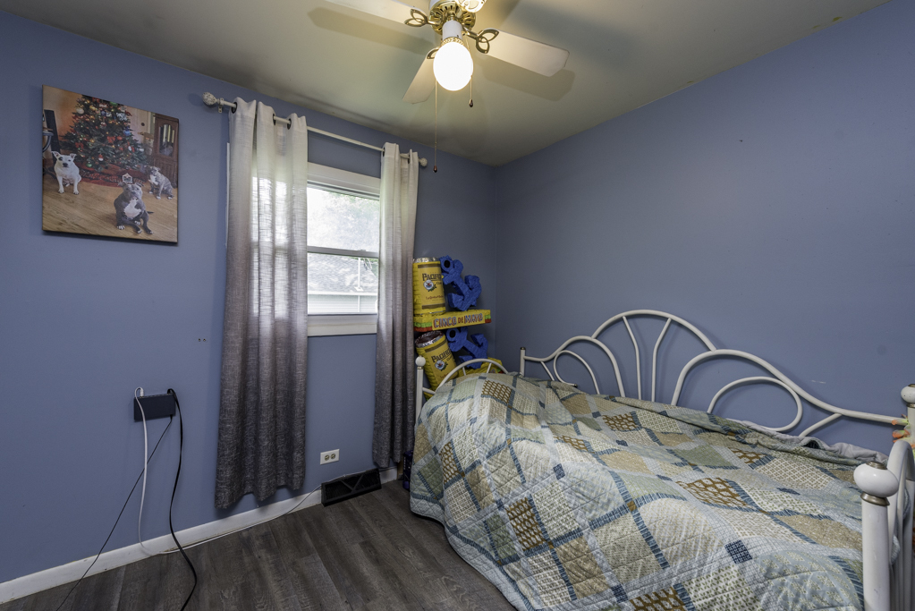 38 S Maple Avenue, Fox Lake, IL 60020