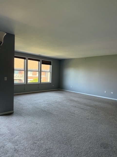 275 E Railroad Avenue #301, Bartlett, IL 60103