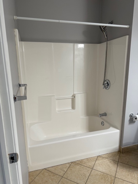 275 E Railroad Avenue #301, Bartlett, IL 60103