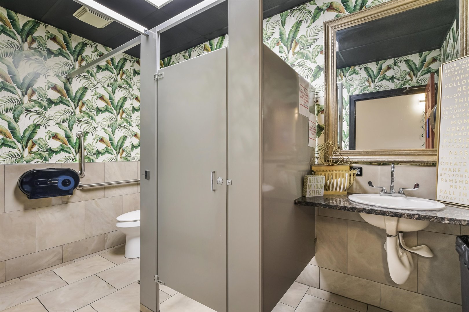 5481 N Northwest Highway, Chicago, IL 60630