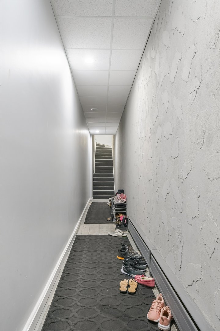 5481 N Northwest Highway, Chicago, IL 60630