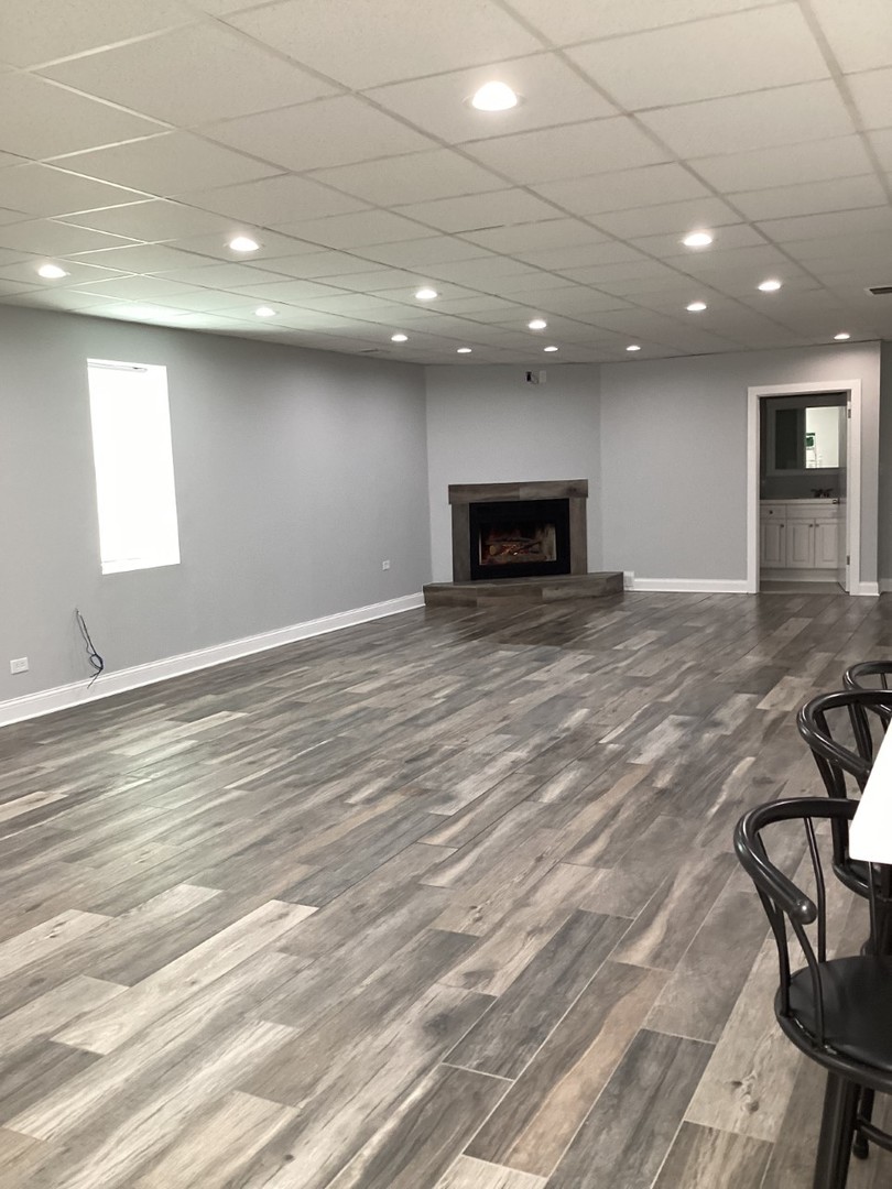 5481 N Northwest Highway, Chicago, IL 60630