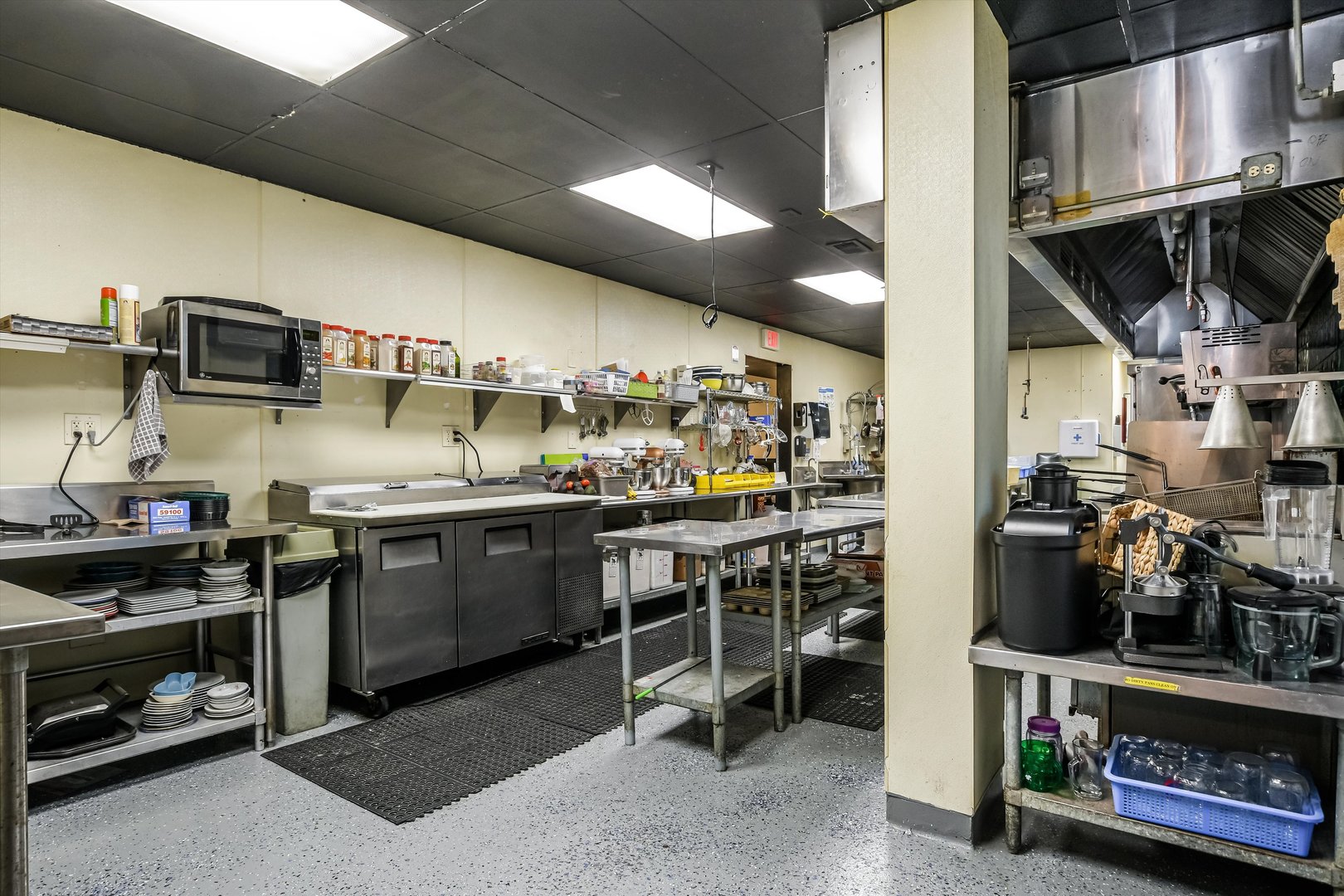 5481 N Northwest Highway, Chicago, IL 60630