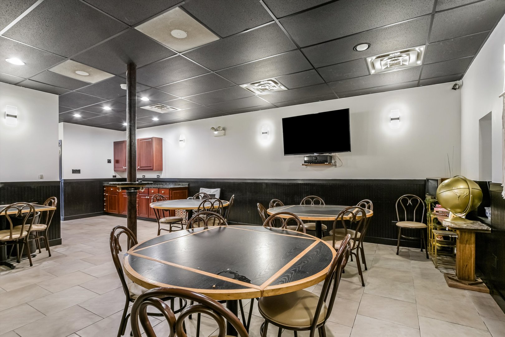 5481 N Northwest Highway, Chicago, IL 60630