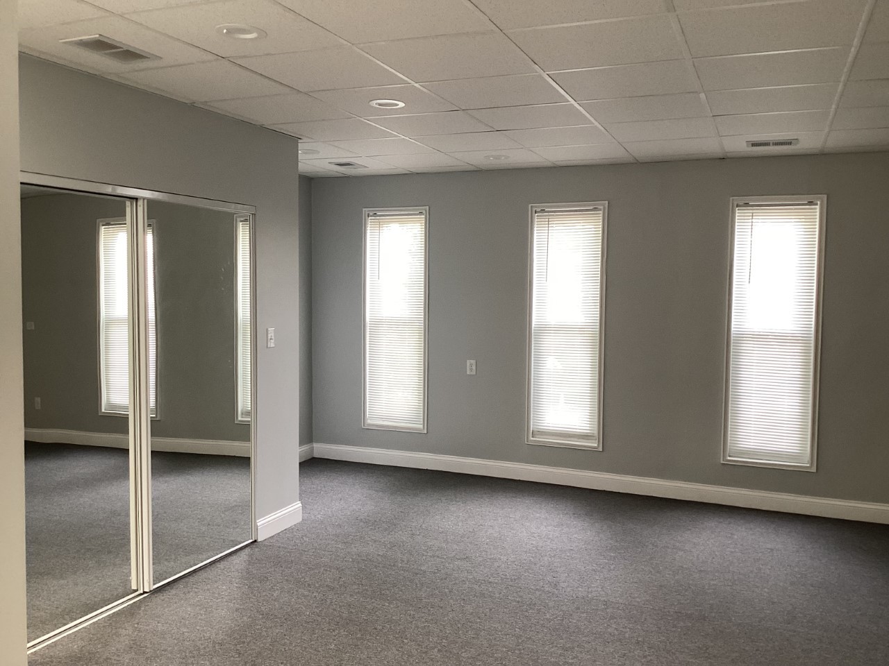 5481 N Northwest Highway, Chicago, IL 60630