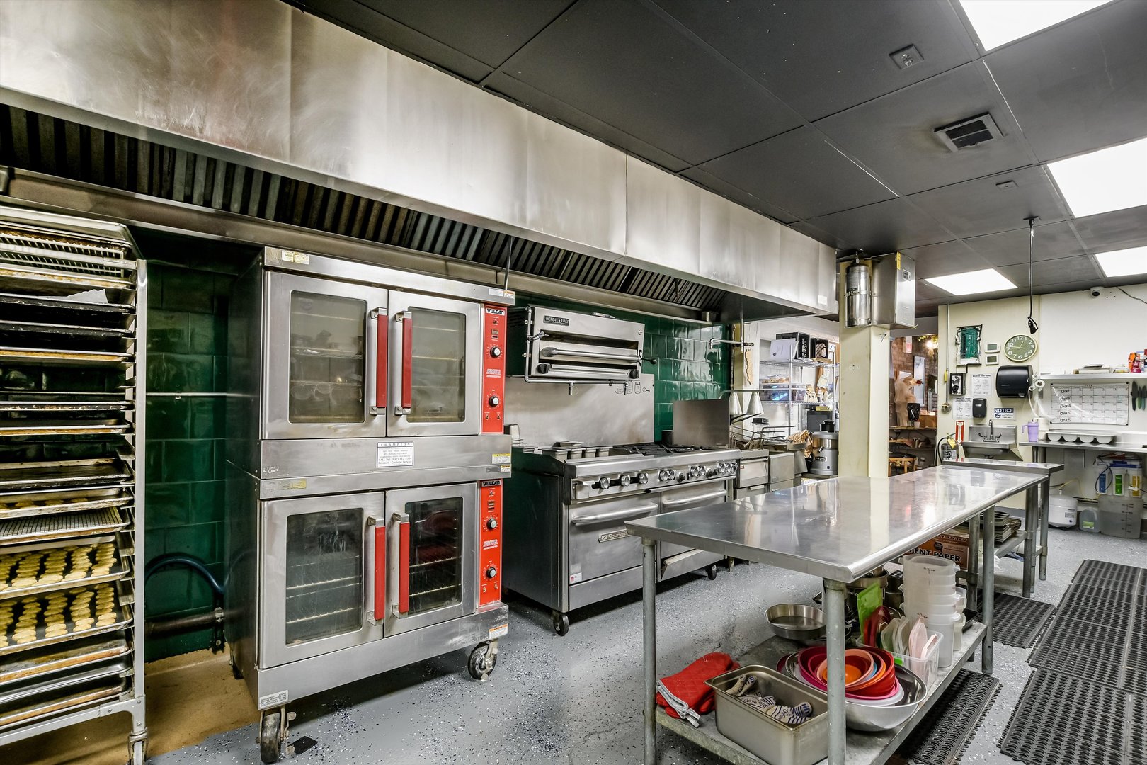 5481 N Northwest Highway, Chicago, IL 60630