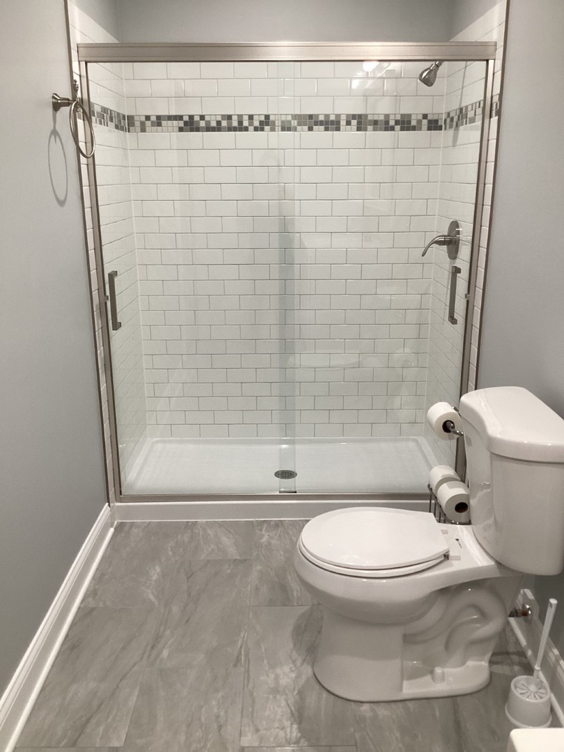 5481 N Northwest Highway, Chicago, IL 60630