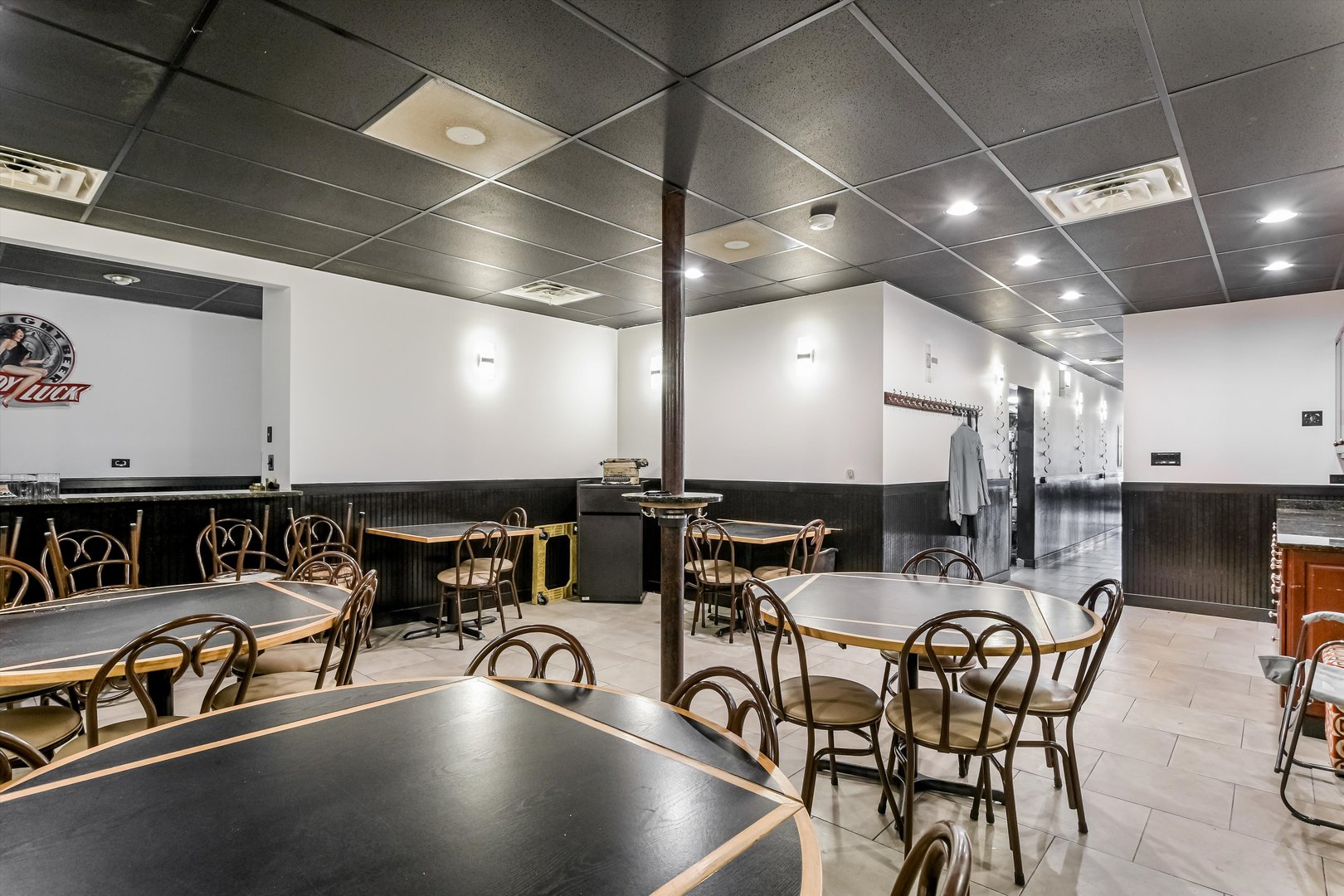 5481 N Northwest Highway, Chicago, IL 60630