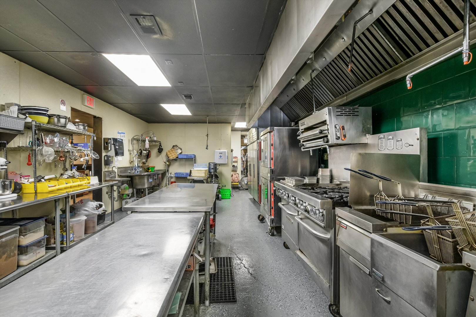 5481 N Northwest Highway, Chicago, IL 60630