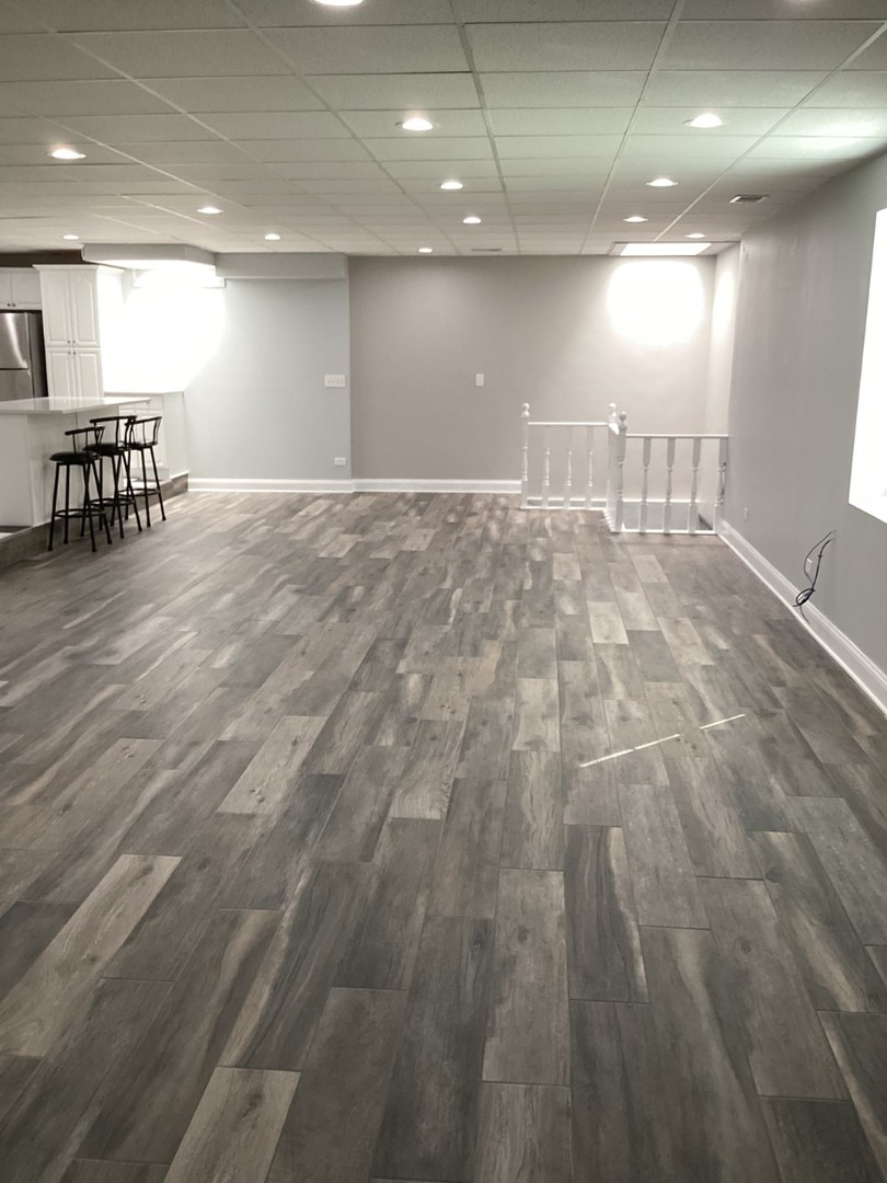 5481 N Northwest Highway, Chicago, IL 60630