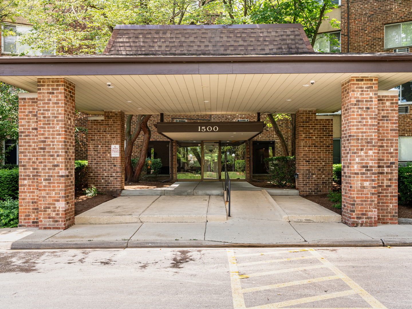 1500 Robin Circle #410, Hoffman Estates, IL 60169