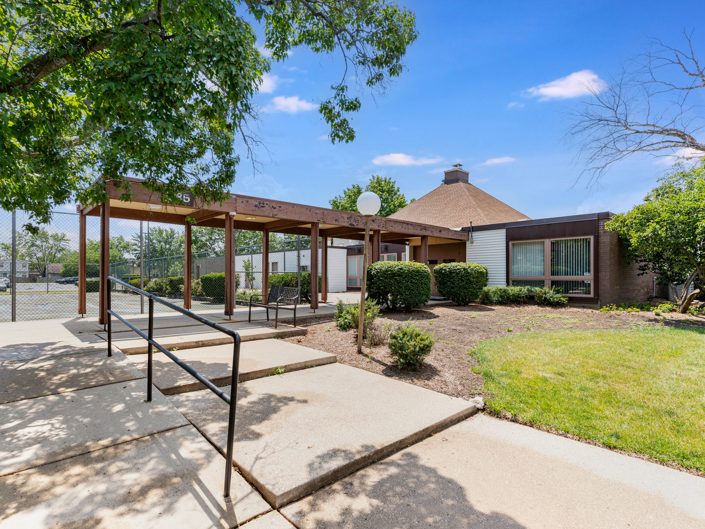 1500 Robin Circle #410, Hoffman Estates, IL 60169