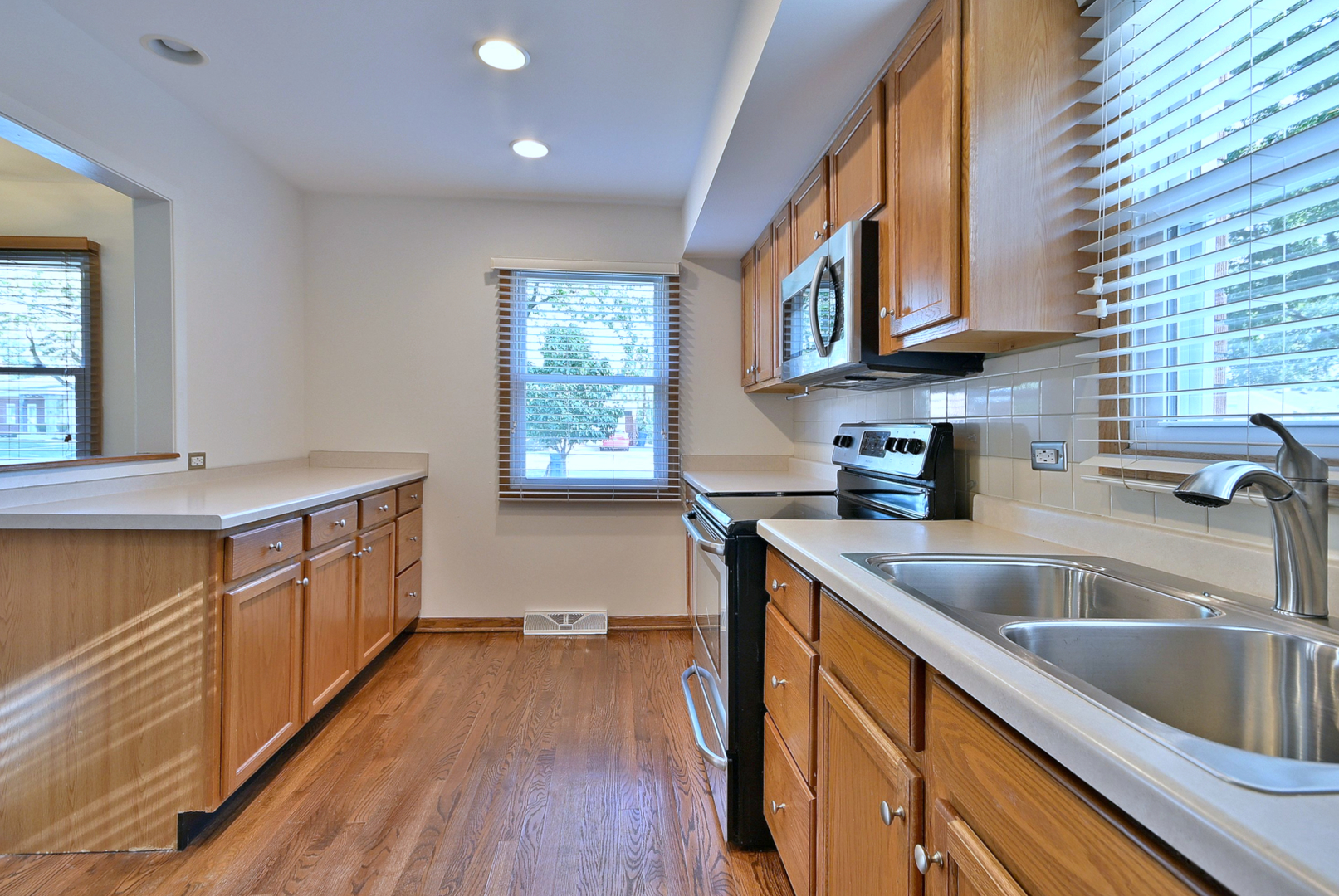 396 E Park Avenue, Elmhurst, IL 60126